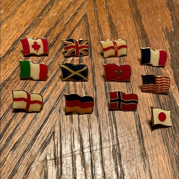 Jewelry - 12 Flag hat pins